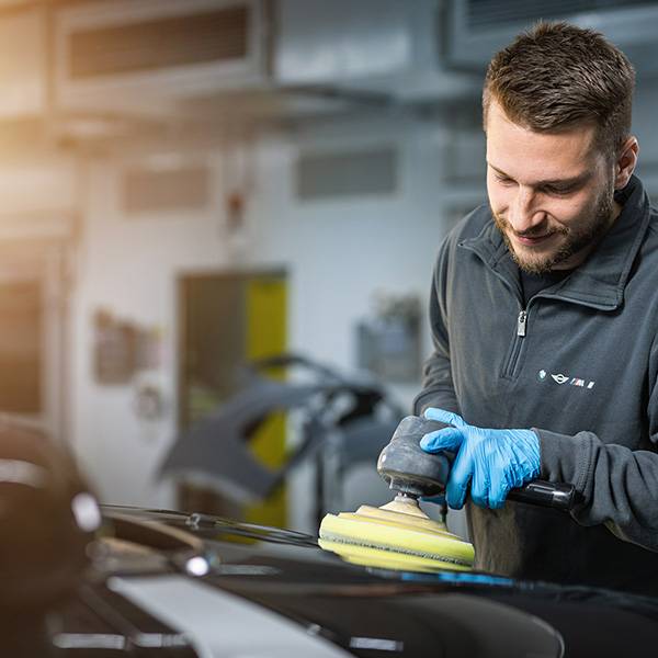 Wir bringen es wieder in Ordnung Carrosserieschaden melden