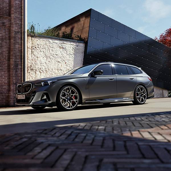 Erstmalig 100% elektrisch: BMW i5 Touring