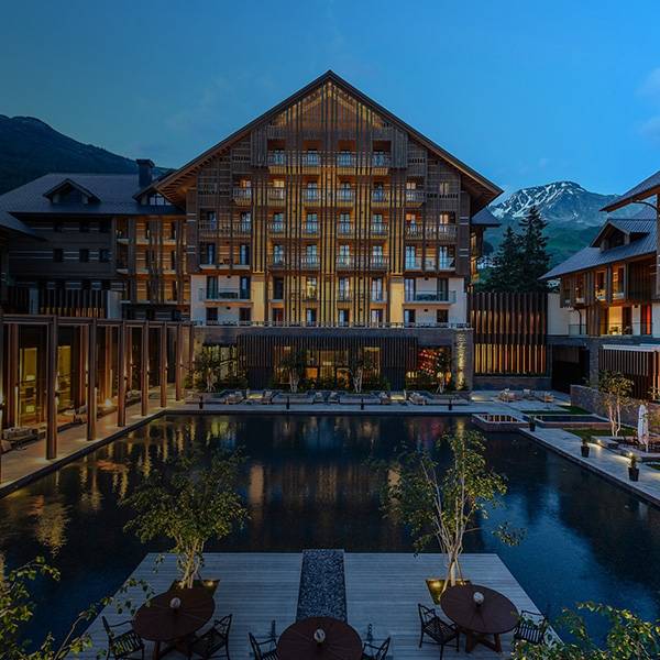 One of Ten Maserati erleben, THE CHEDI ANDERMATT geniessen