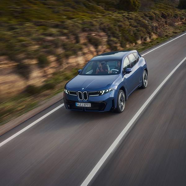 Gewinnen Sie ein Wochenende mit dem BMW iX3 oder i3