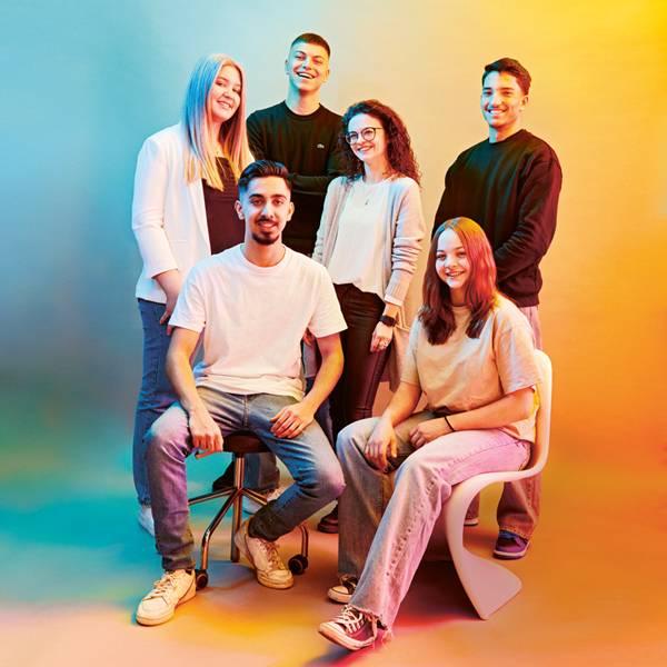 Von links nach rechts: Ana Monteiro, Luca Marinkovic, Darijo Zlatar, Linda Zucchi (Lehrlingsverantwortliche), Natascha Wyss, Mike Ramos Brito